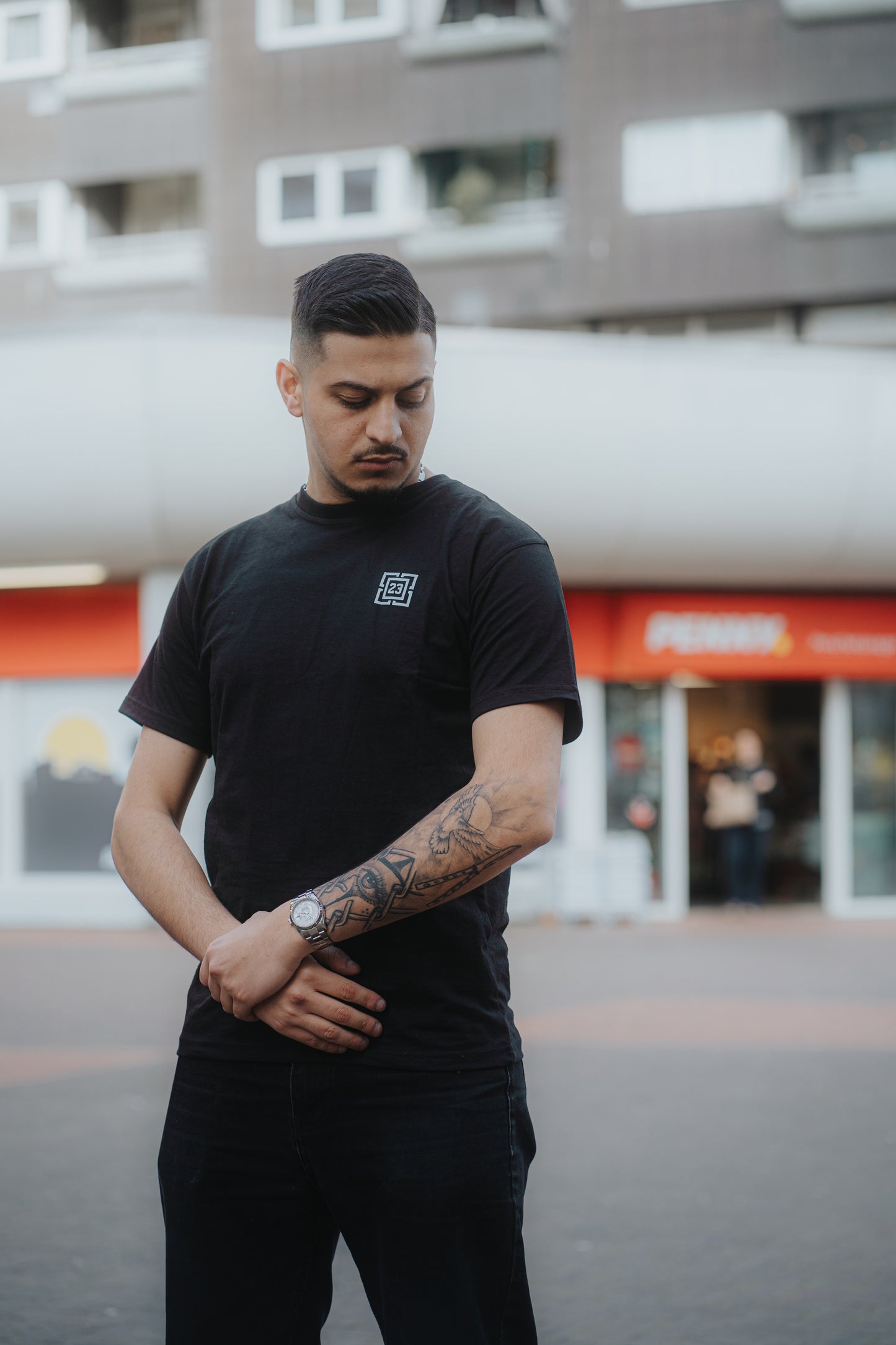 BASIC SHIRT BLACK LOGO