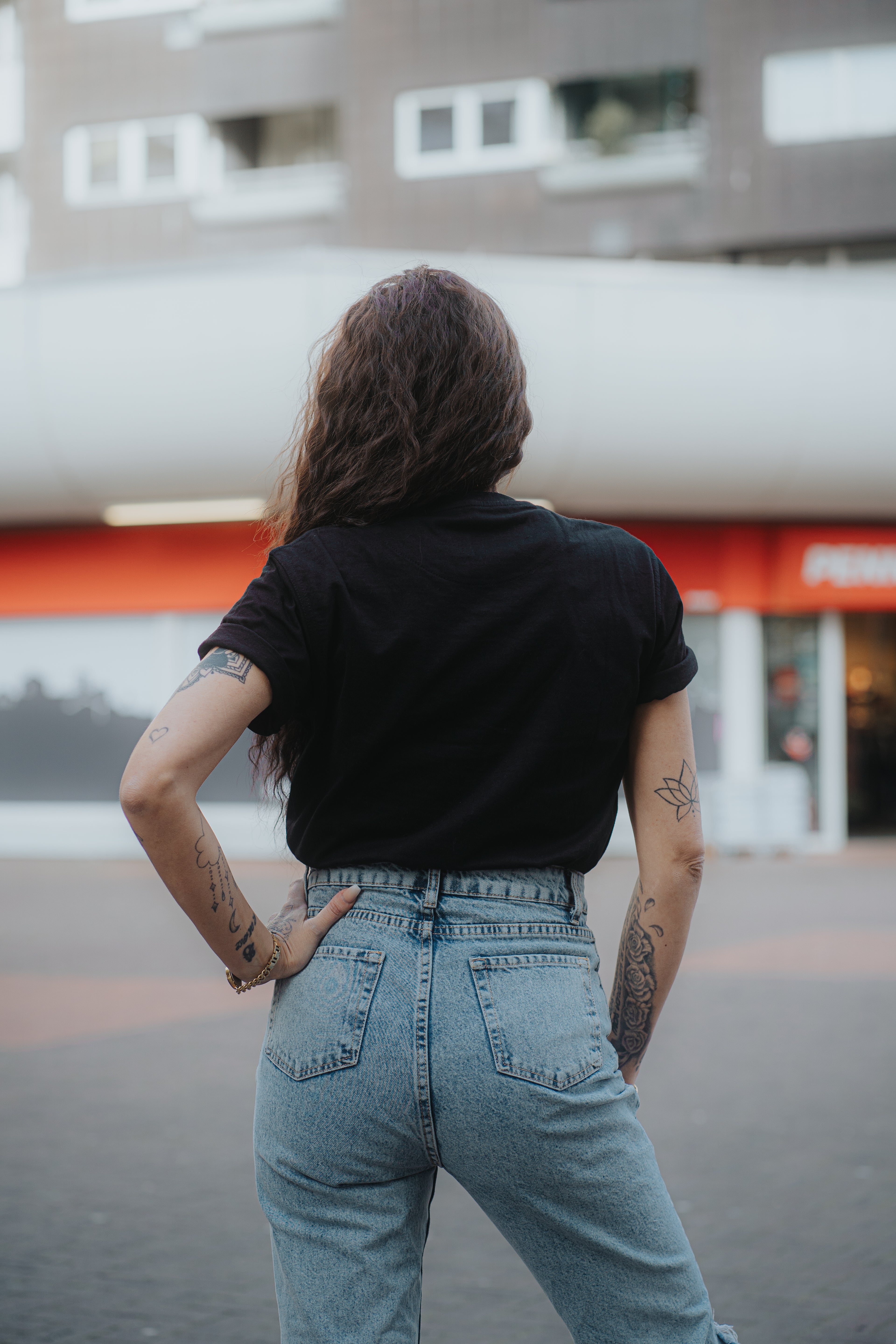 BASIC SHIRT BLACK LOGO