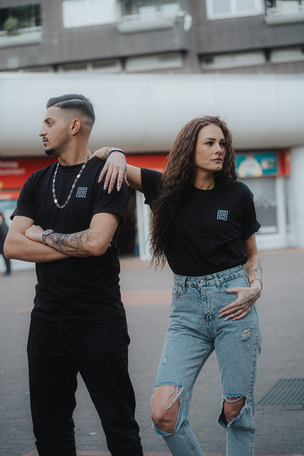 BASIC SHIRT BLACK LOGO